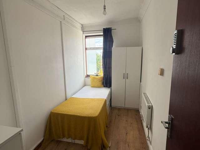 Room for rent in Dollis Hill, Greater London