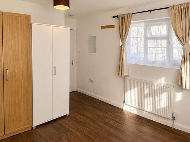 Room for rent in South Stanmore, Little Stanmore