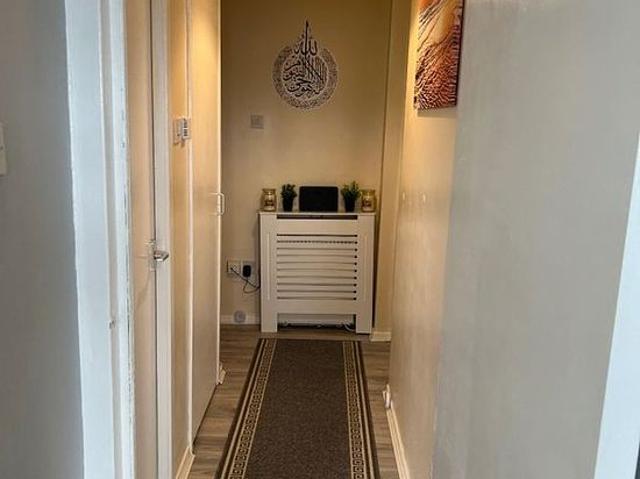Room for rent in Giffnock, Scotland