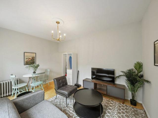 Room for rent in Arverne, New York