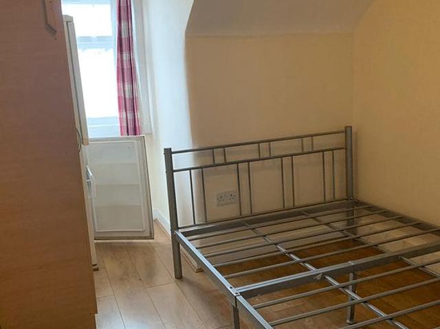 Room for rent in Seven Kings, Greater London