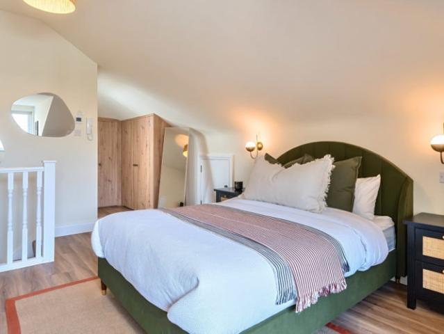 Room for rent in London Borough of Hounslow, Strand