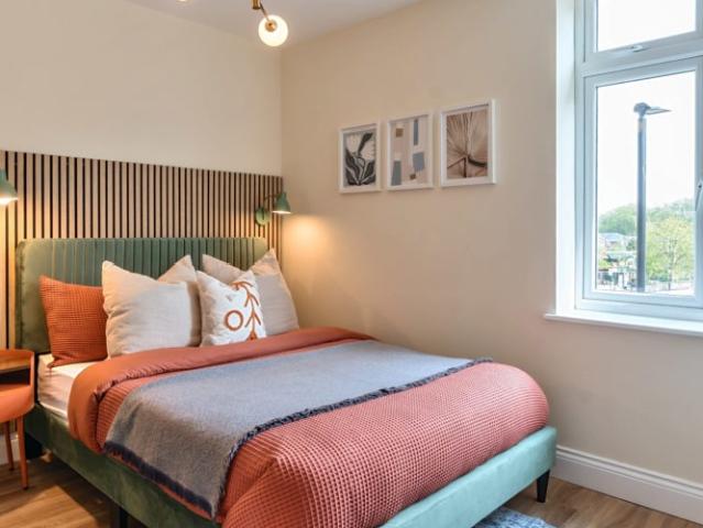 Room for rent in London Borough of Hounslow, Strand