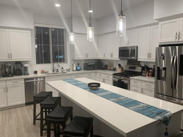 Room for rent in Canoga Park Neighborhood Council District, Canoga Park