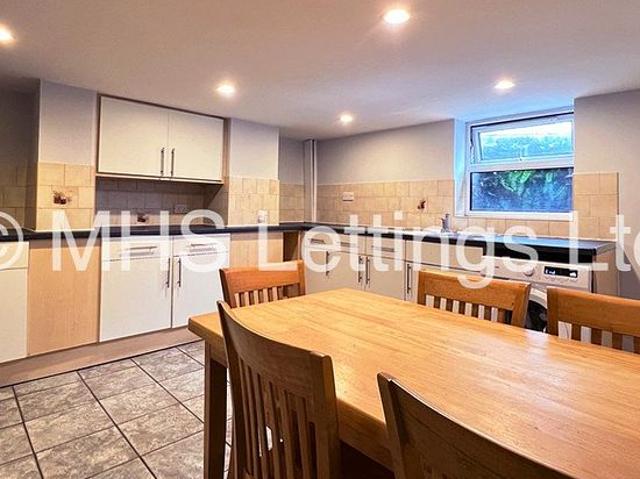 Room for rent in Woodhouse, West Yorkshire