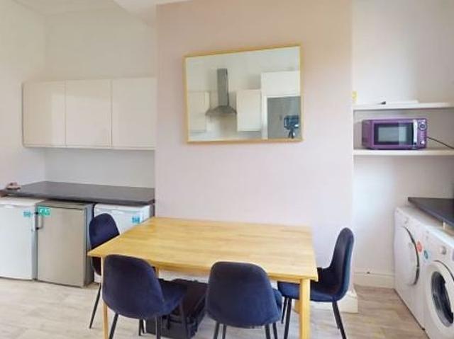Room for rent in Burley, Leeds