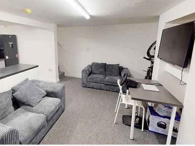 Room for rent in Burley, West Yorkshire