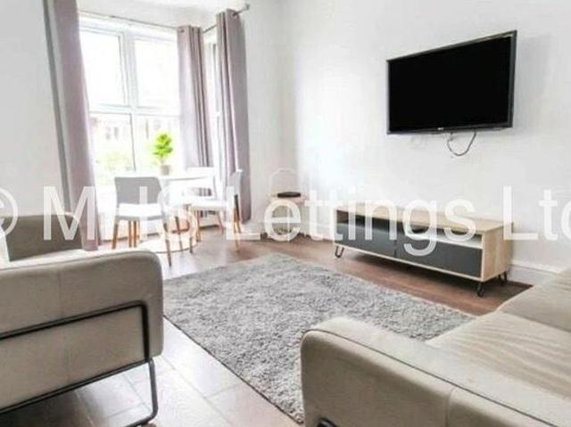 Room for rent in Burley, West Yorkshire