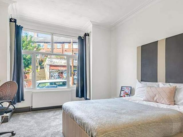 Room for rent in Burley, West Yorkshire