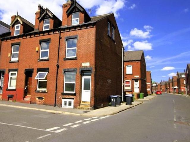 Room for rent in Hyde Park, West Yorkshire