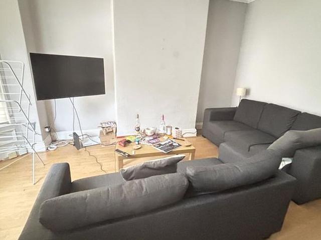 Room for rent in Burley, West Yorkshire
