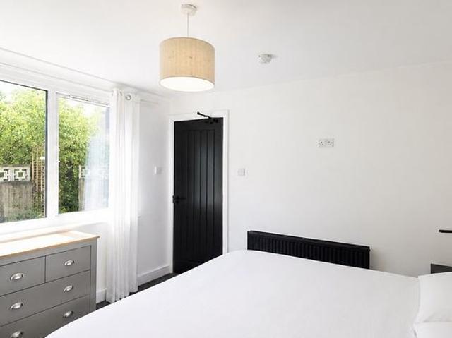 Room for rent in Whinmoor, West Yorkshire