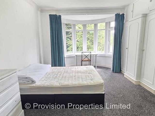 Room for rent in Beckett Park, Headingley