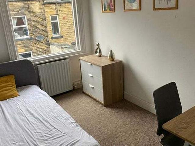 Room for rent in Pudsey, West Yorkshire