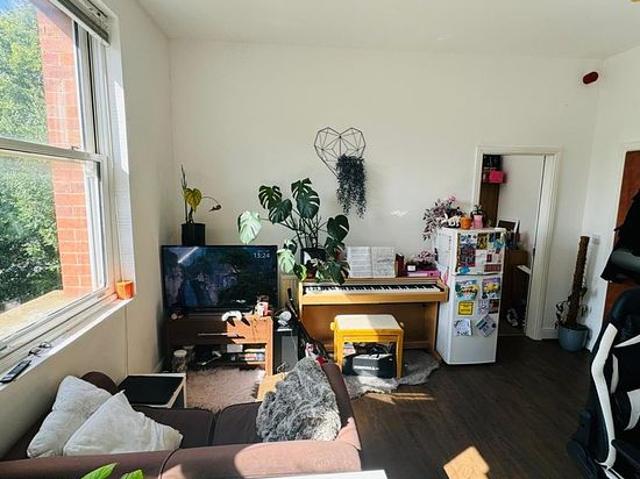 Room for rent in Little Woodhouse, Leeds