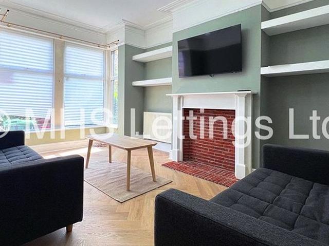 Room for rent in Beckett Park, Headingley