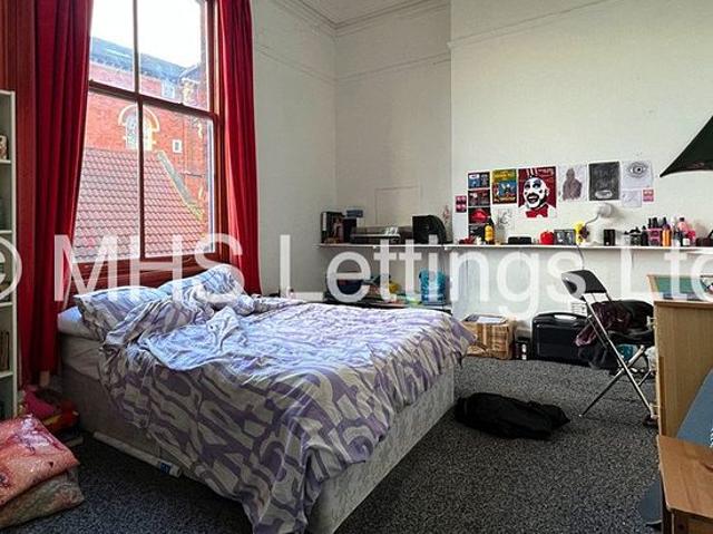 Room for rent in Hyde Park, West Yorkshire