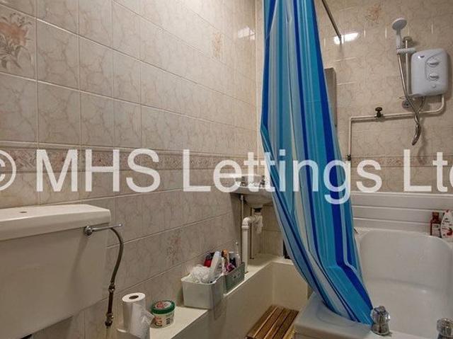 Room for rent in Hyde Park, West Yorkshire