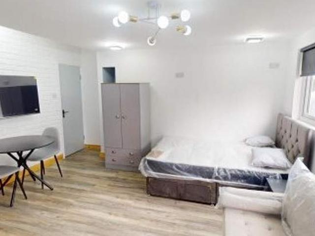 Room for rent in Burley, West Yorkshire