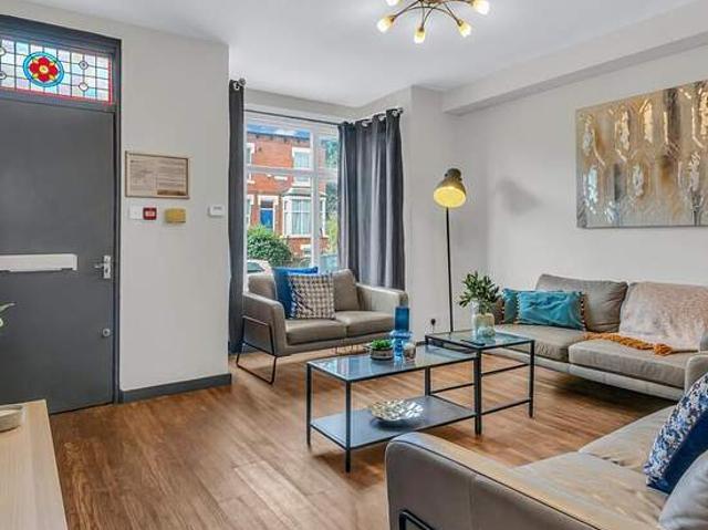 Room for rent in Burley, West Yorkshire