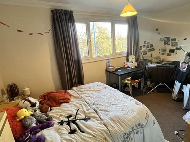 Room for rent in Kirkstall, West Yorkshire