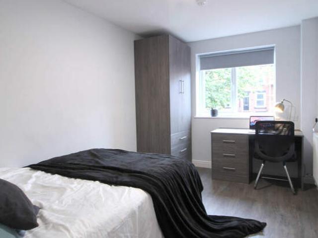 Room for rent in Hyde Park, West Yorkshire