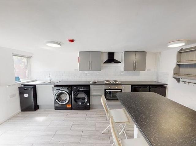 Room for rent in Burley, West Yorkshire