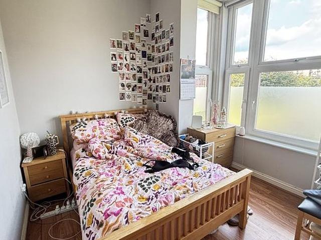 Room for rent in Hyde Park, West Yorkshire