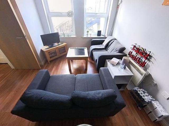 Room for rent in Hyde Park, West Yorkshire
