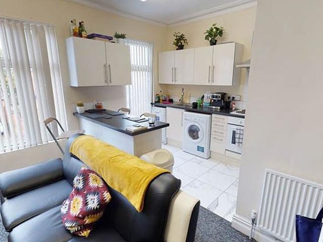 Room for rent in Beckett Park, Headingley