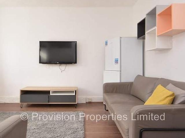 Room for rent in Burley, West Yorkshire