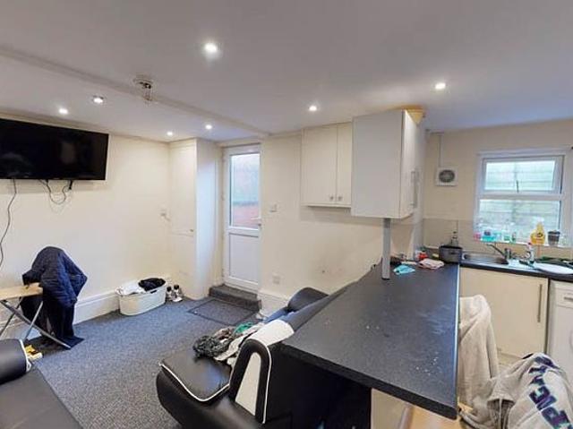 Room for rent in Burley, West Yorkshire