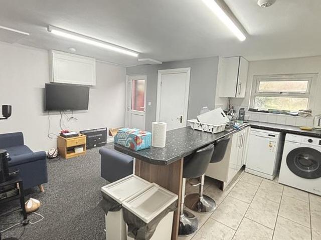 Room for rent in Burley, West Yorkshire