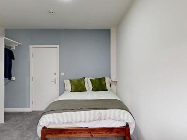 Room for rent in Austhorpe, Leeds