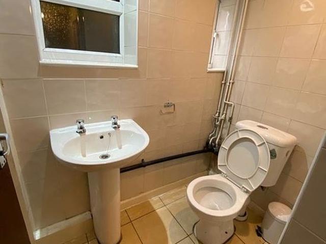 Room for rent in Hyde Park, Leeds