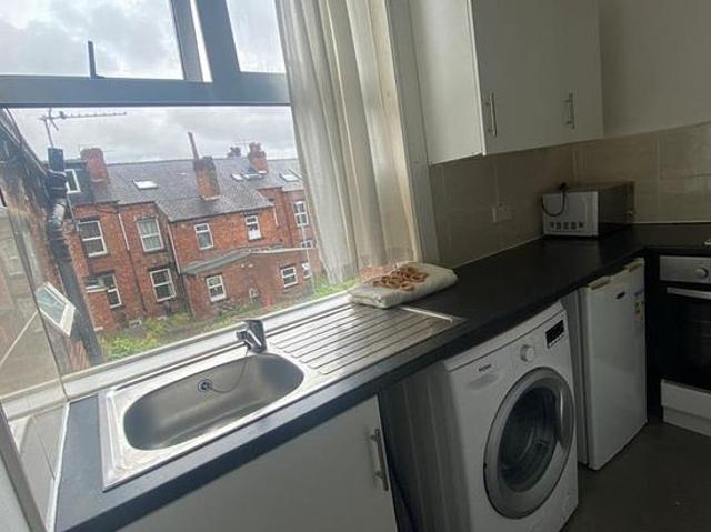 Room for rent in Hyde Park, Leeds
