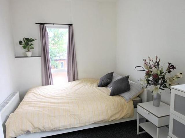 Room for rent in Hyde Park, West Yorkshire
