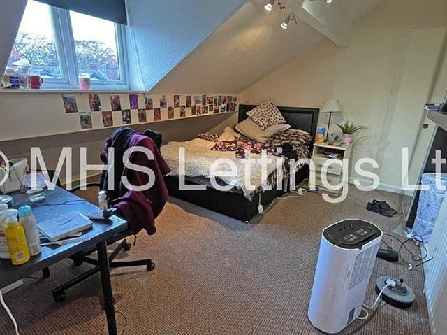 Room for rent in Beckett Park, Headingley