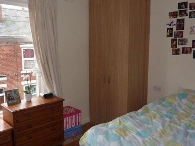 Room for rent in Hyde Park, West Yorkshire