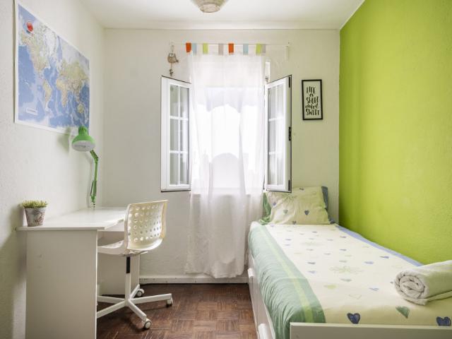 Quarto alugar em Bairro das Amendoeiras, Lisboa
