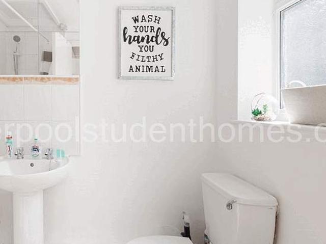 Room for rent in Kensington, Calderstones