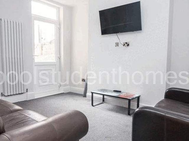 Room for rent in Kensington, Calderstones