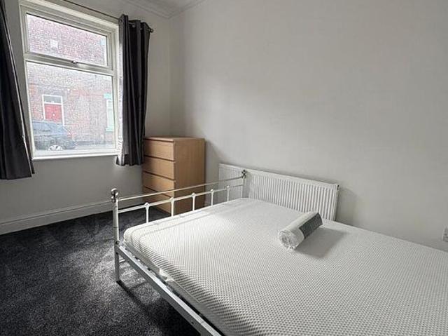 Room for rent in Garston, Calderstones