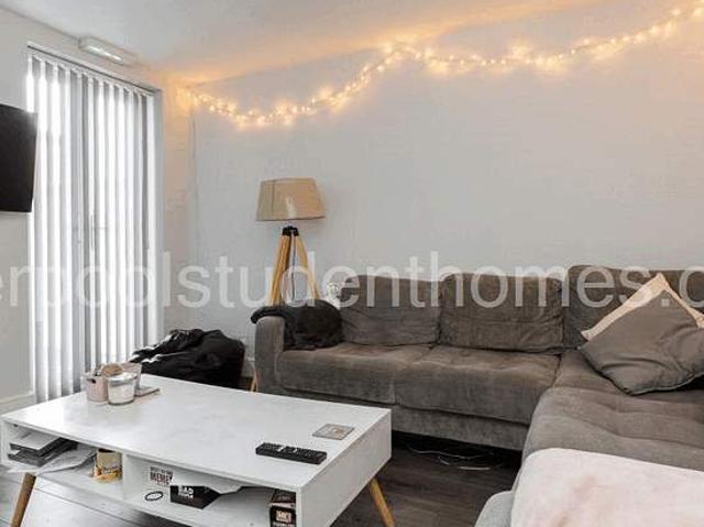 Room for rent in Kensington, Calderstones