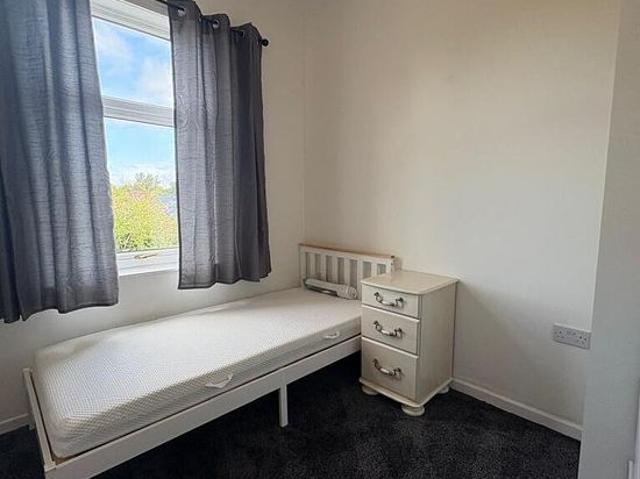 Room for rent in Garston, Calderstones