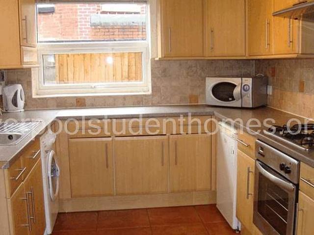 Room for rent in Kensington, Calderstones
