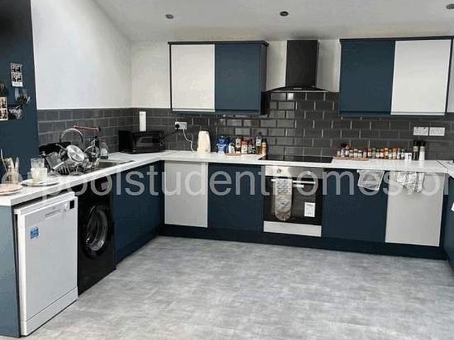 Room for rent in Calderstones