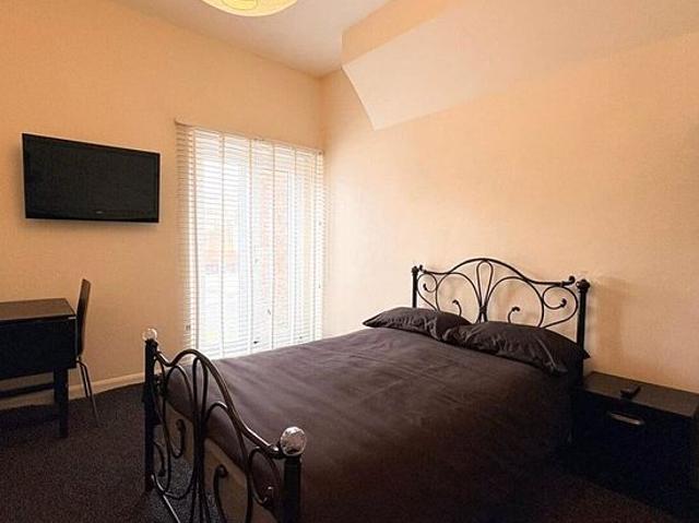 Room for rent in Calderstones