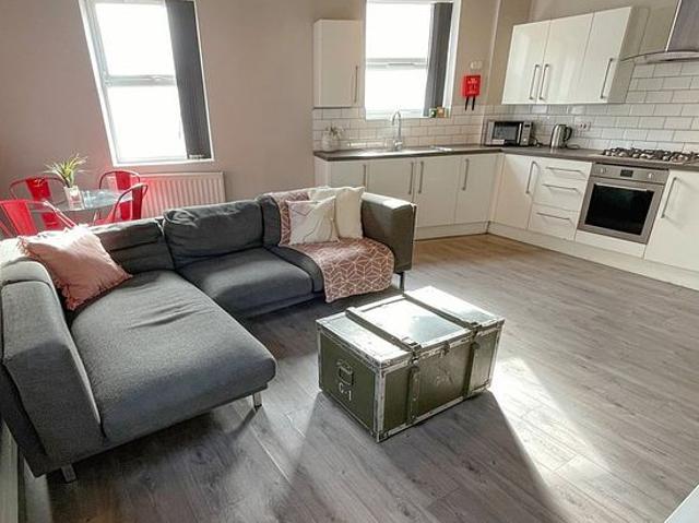 Room for rent in Kensington, Calderstones