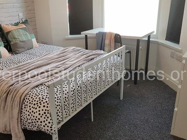 Room for rent in Kensington, Calderstones